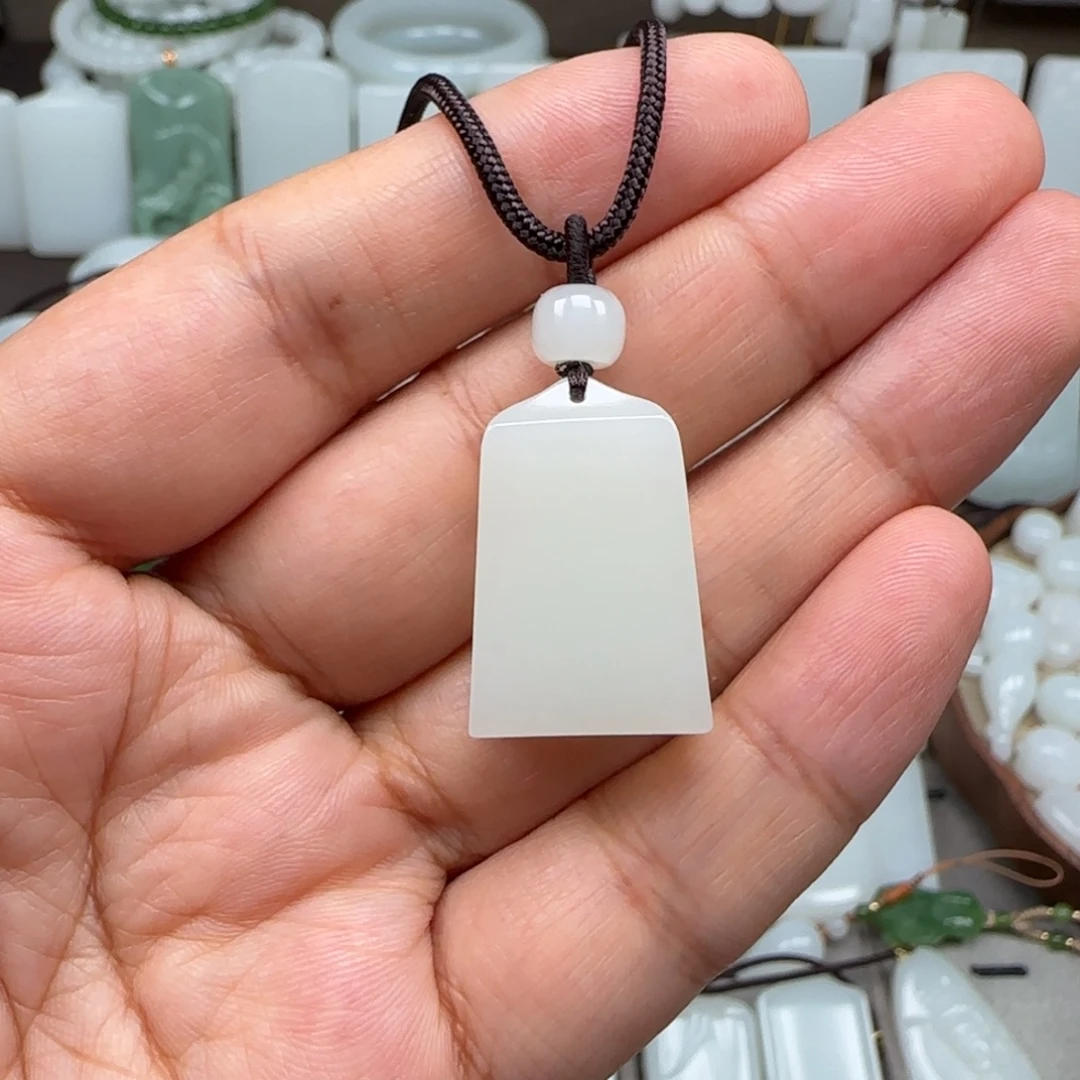 颈饰未镶嵌和田玉