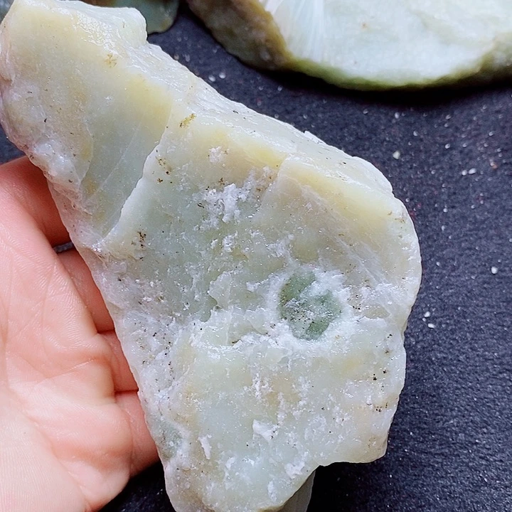 未镶嵌和田玉（糖玉）珠宝半成品