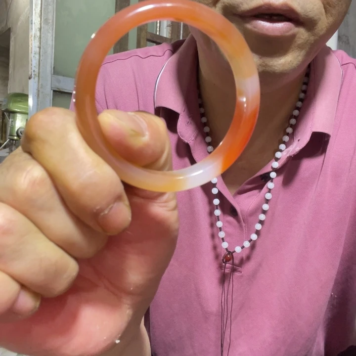 颈饰未镶嵌石英质玉