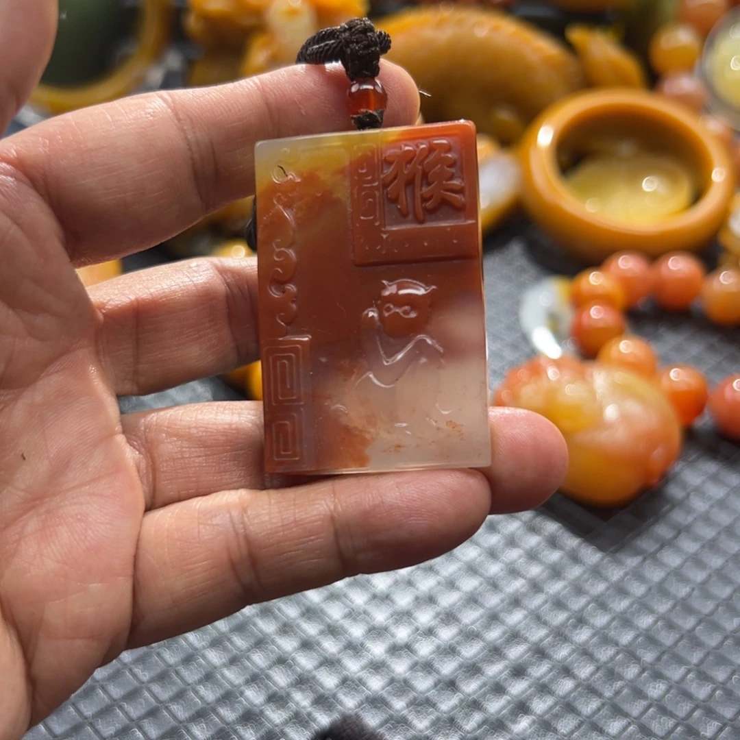 石英质玉未镶嵌颈饰