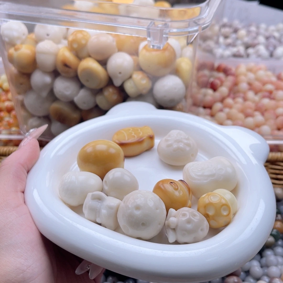 白玉菩提吊坠b16-28mm1+1颗。微瑕牙牙果