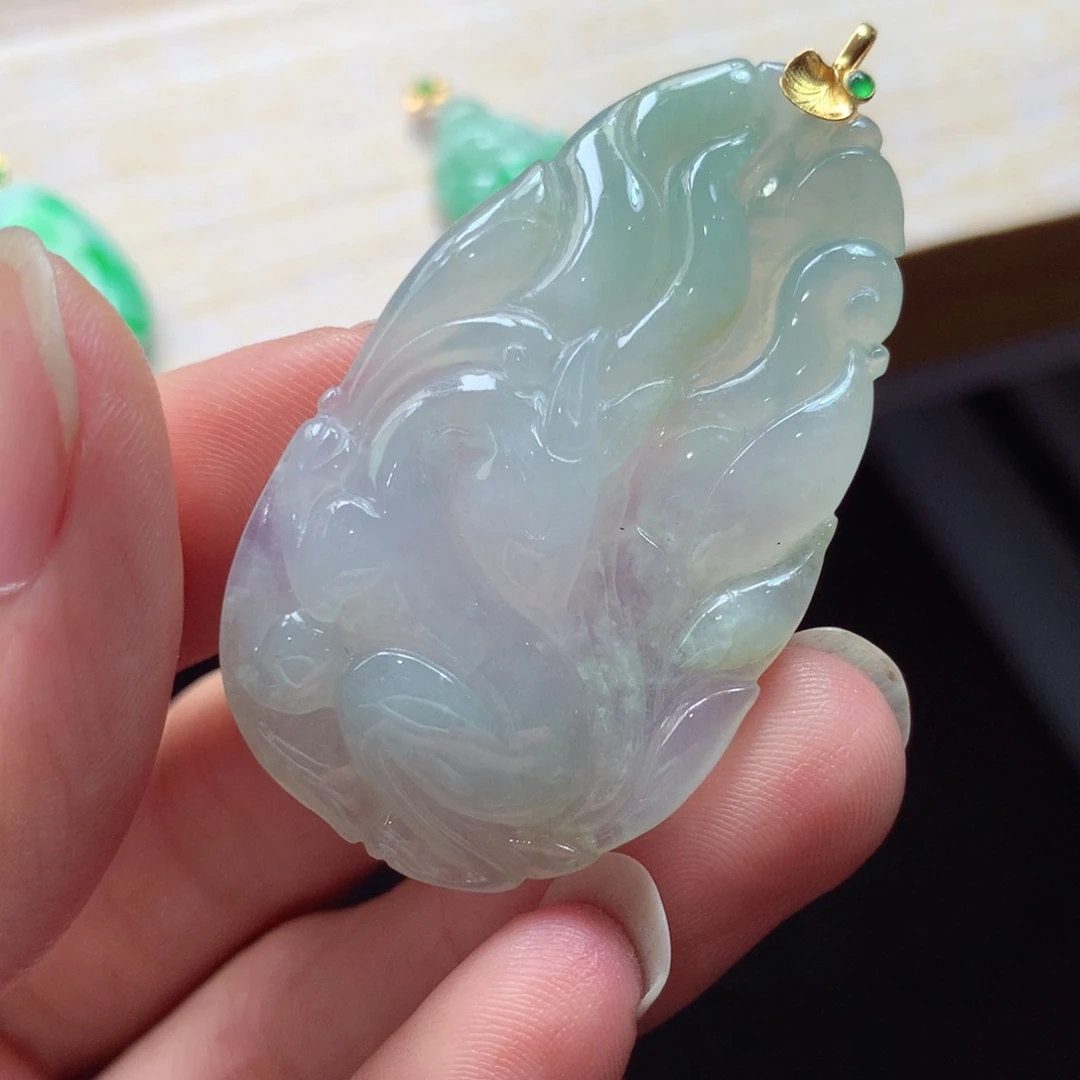 翡翠18K金镶嵌颈饰吊坠