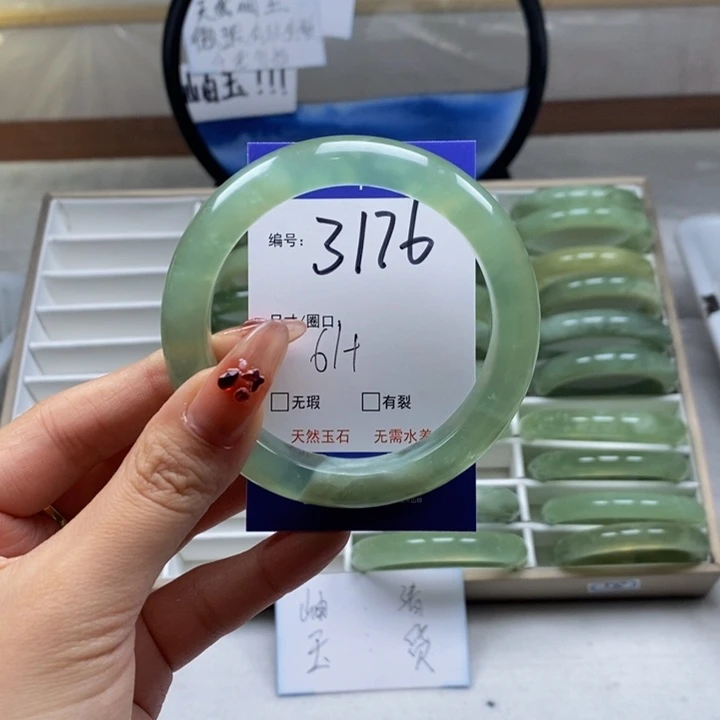 蛇纹石玉手镯未镶嵌
