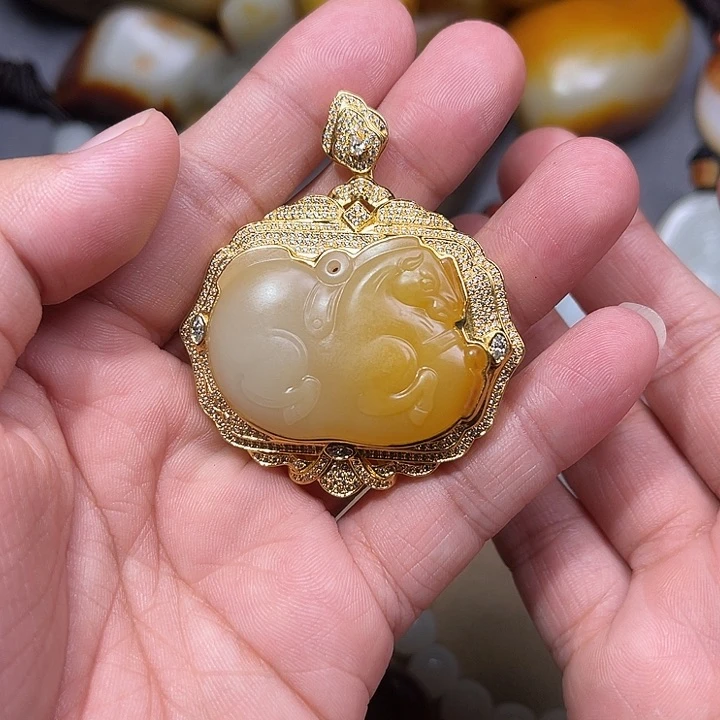 德***工和田玉未镶嵌颈饰