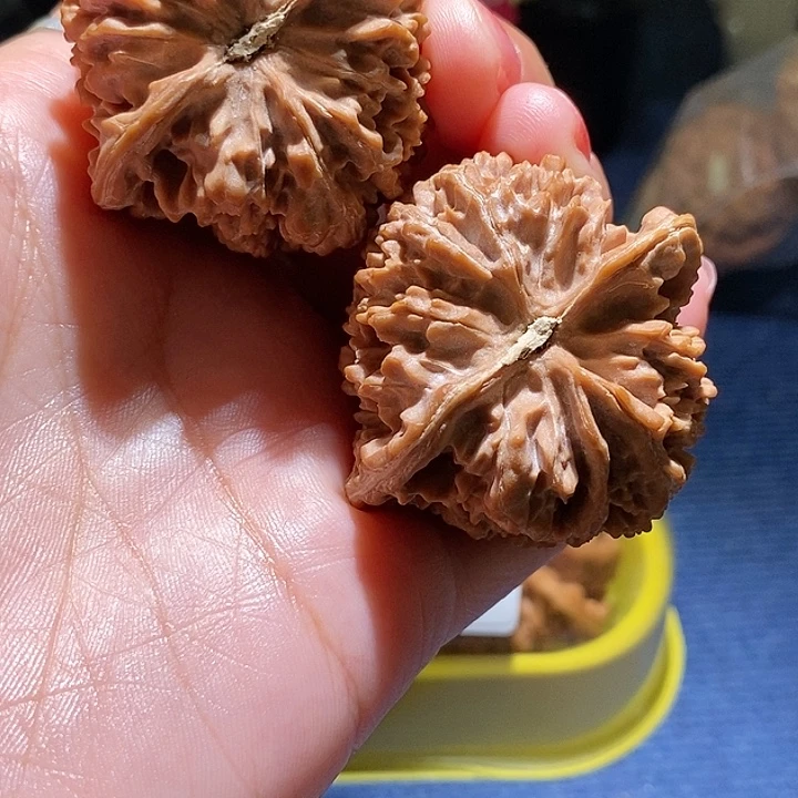 B***）文玩核桃吊坠满天星