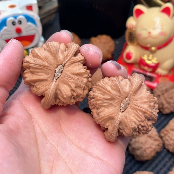 文玩核桃把件二*白狮子4.5全品