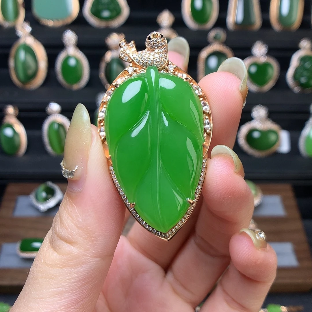 和田玉首饰18K金镶嵌喵*?