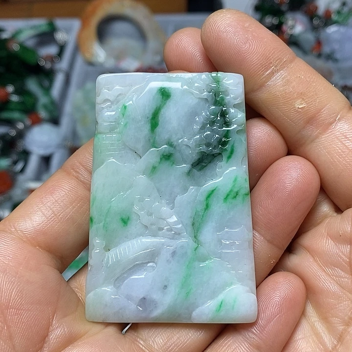 翡翠未镶嵌吊坠(赠链)