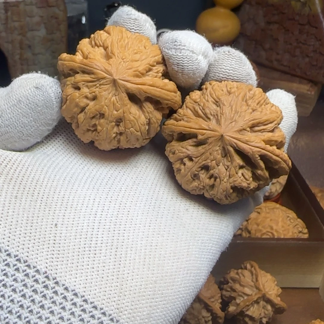 文玩核桃把件球筋