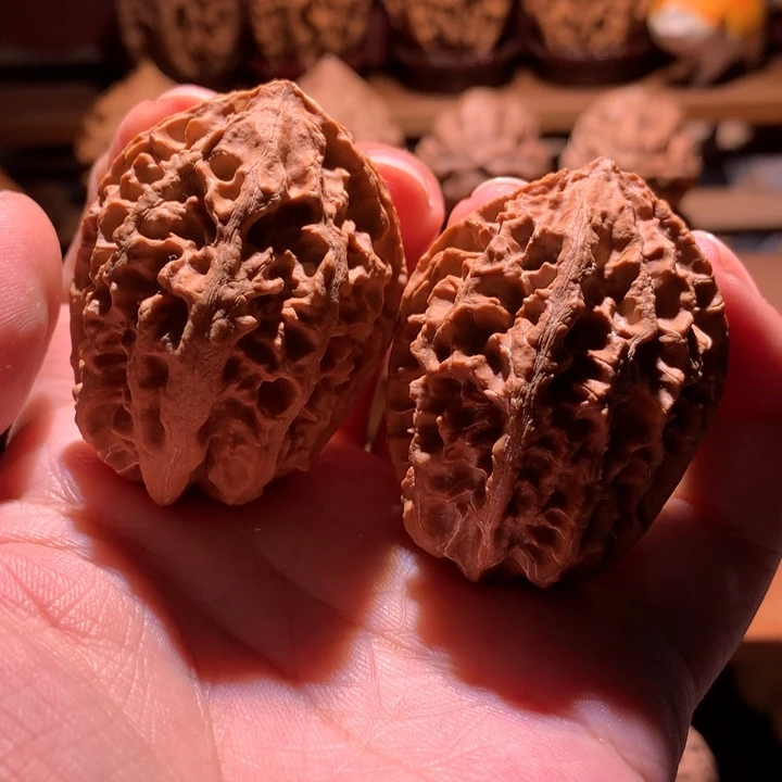 文玩核桃吊坠楸玥核81