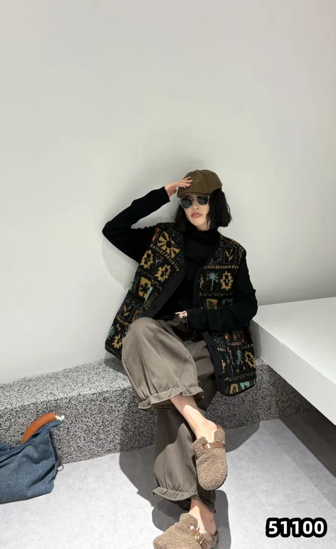 2025新款洋气复古欧货时尚百搭设计内搭+马甲+裤子减龄套装51100