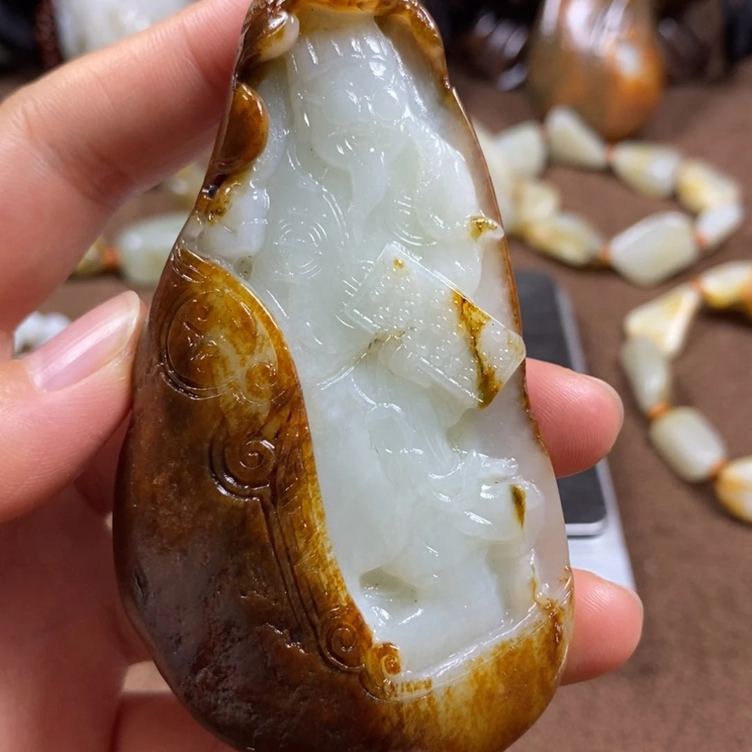 和田玉未镶嵌把件