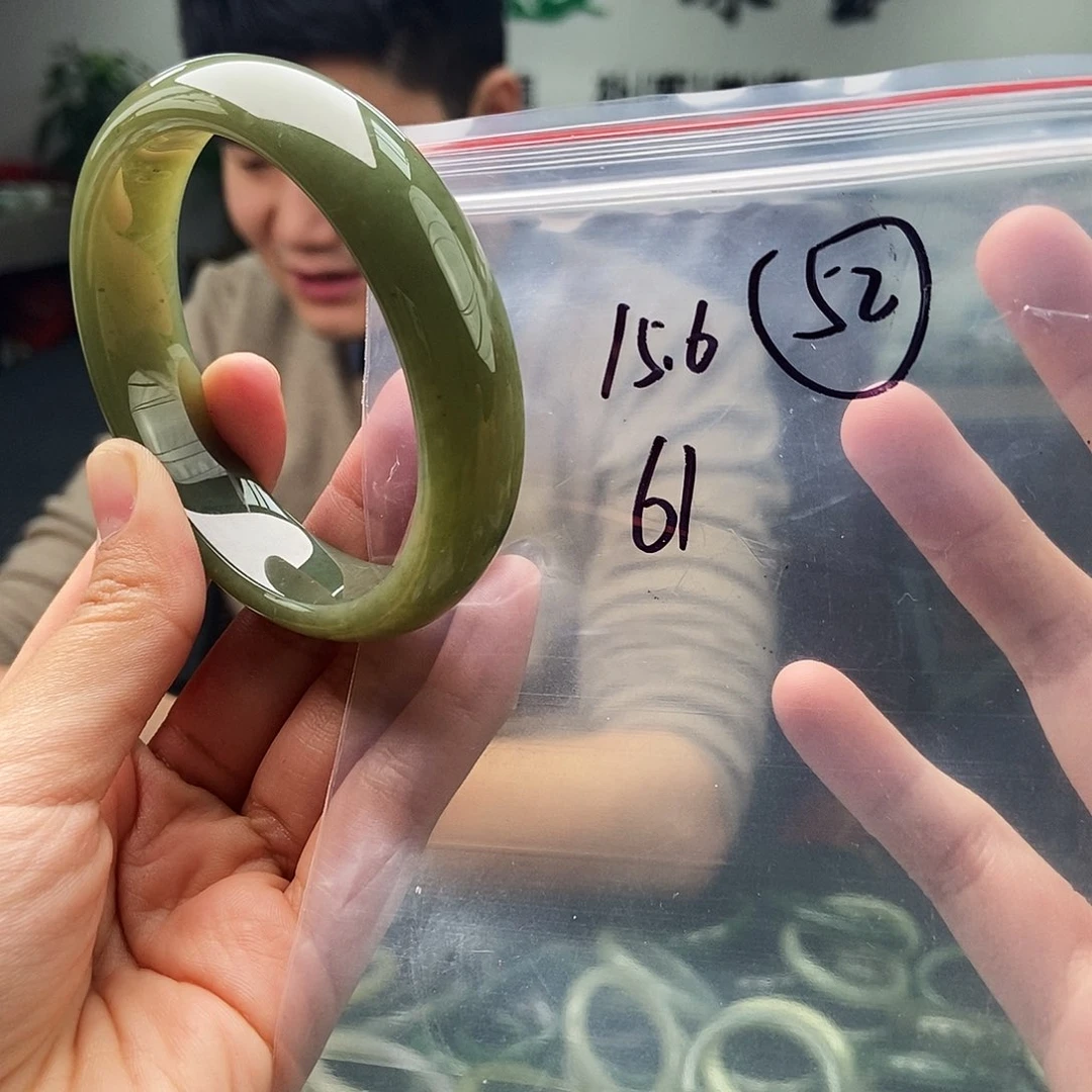 和田玉未镶嵌手镯拍一发一