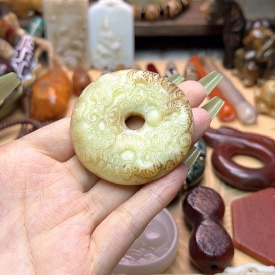 蛇纹石玉未镶嵌颈饰