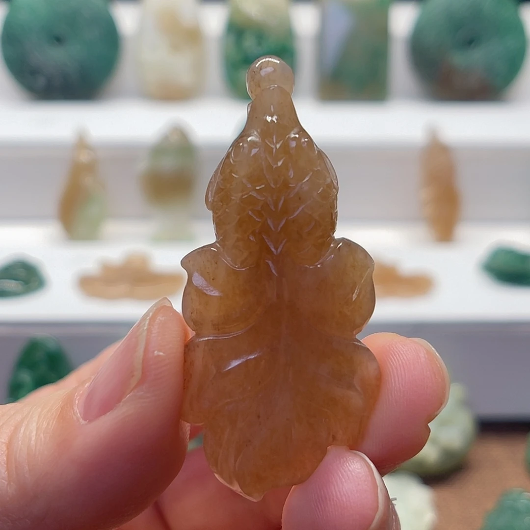 罗***生独山玉未镶嵌颈饰