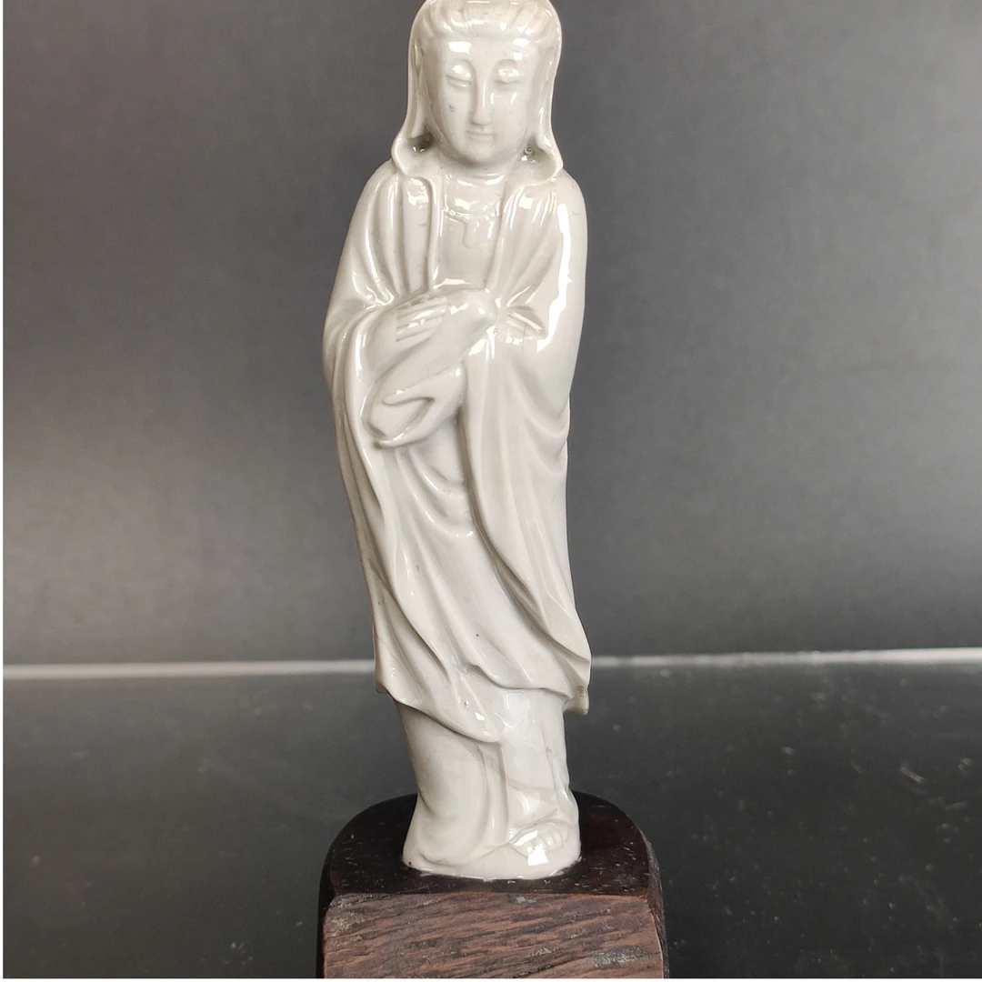 国石/寿山老性瓷白持经观音立像（王铨俤）/大师雕/ST1336