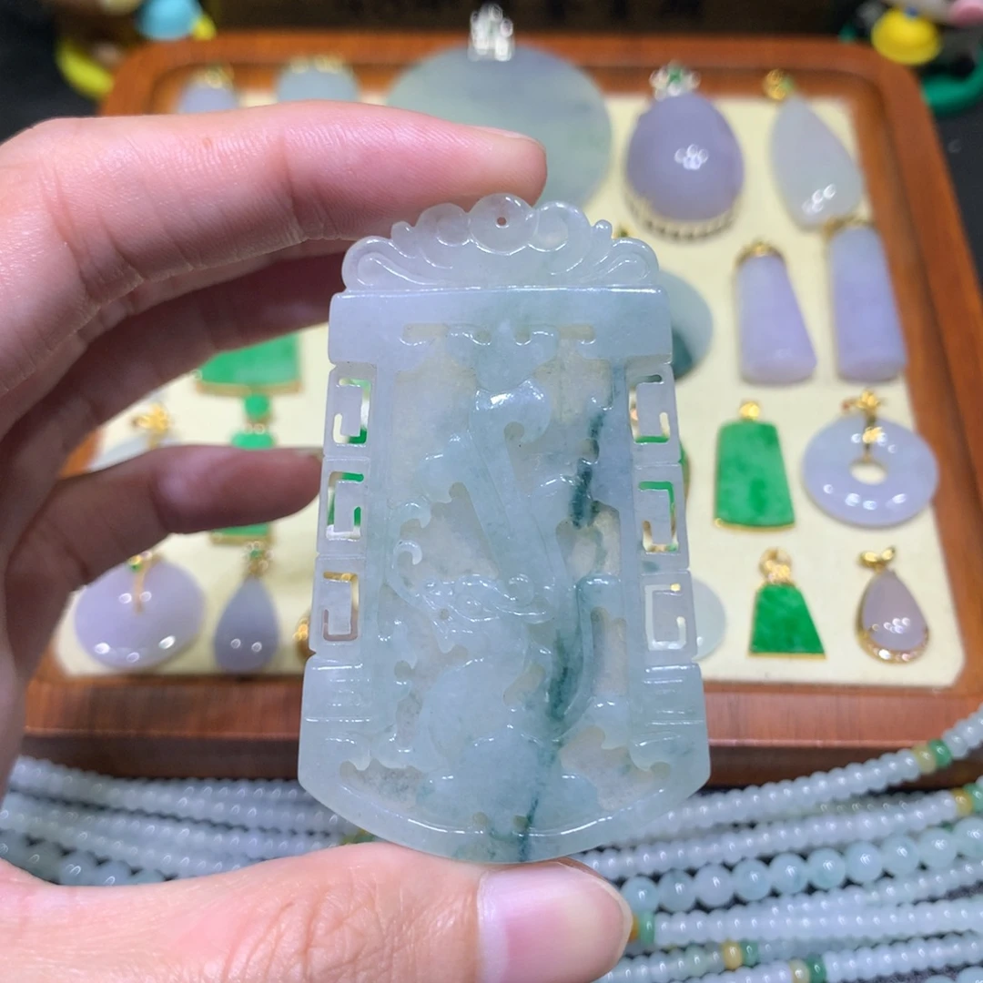 吊坠(不含链)未镶嵌翡翠