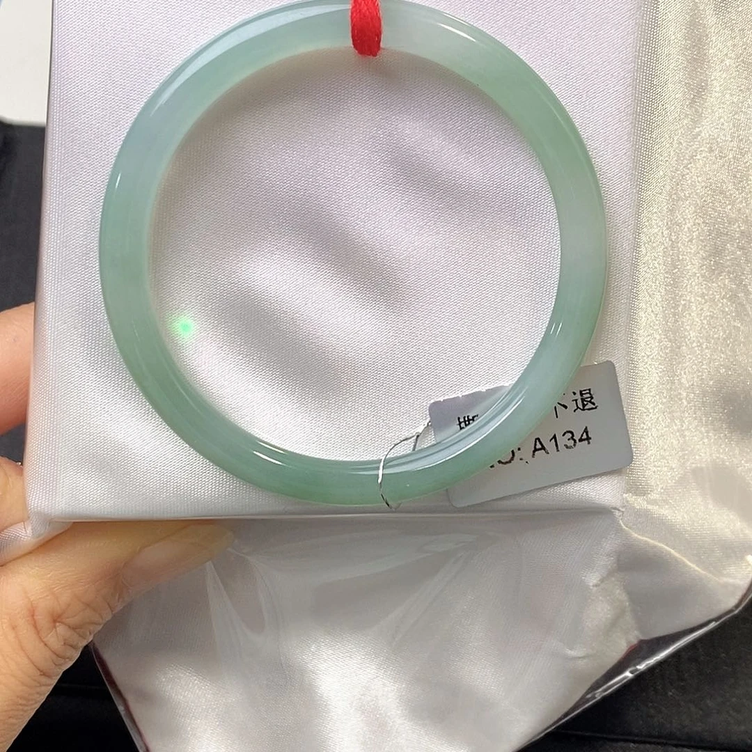翡翠未镶嵌手镯（圆镯）52