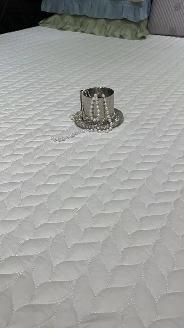 全棉夹棉绗缝床笠