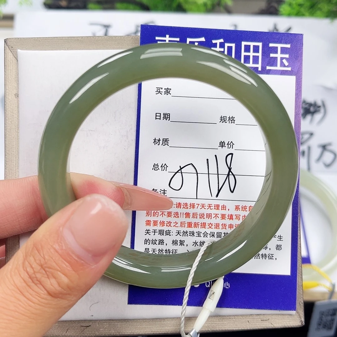 和田玉手镯未镶嵌