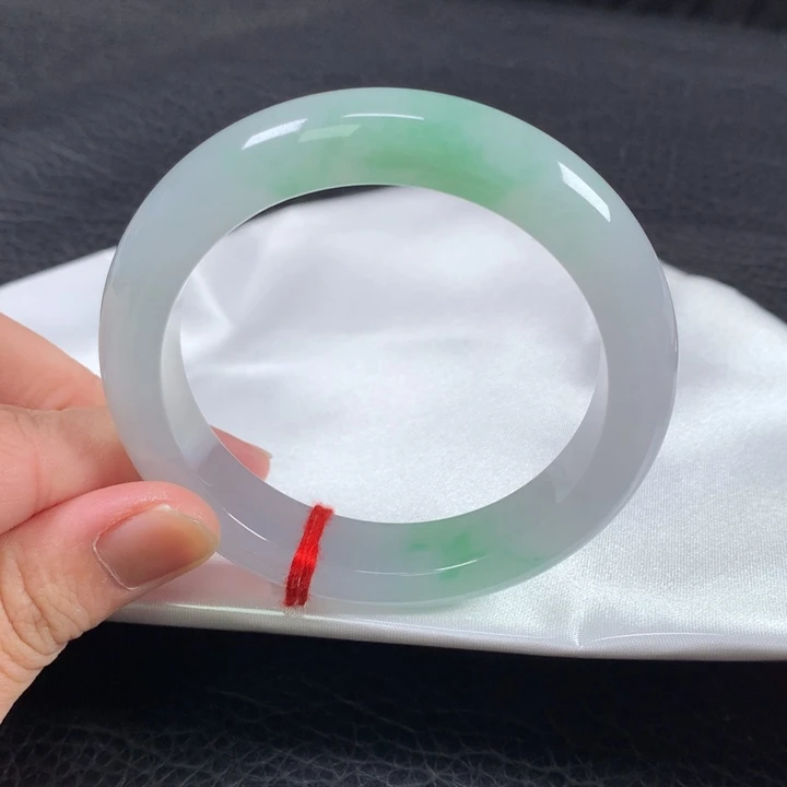 翡翠未镶嵌手镯