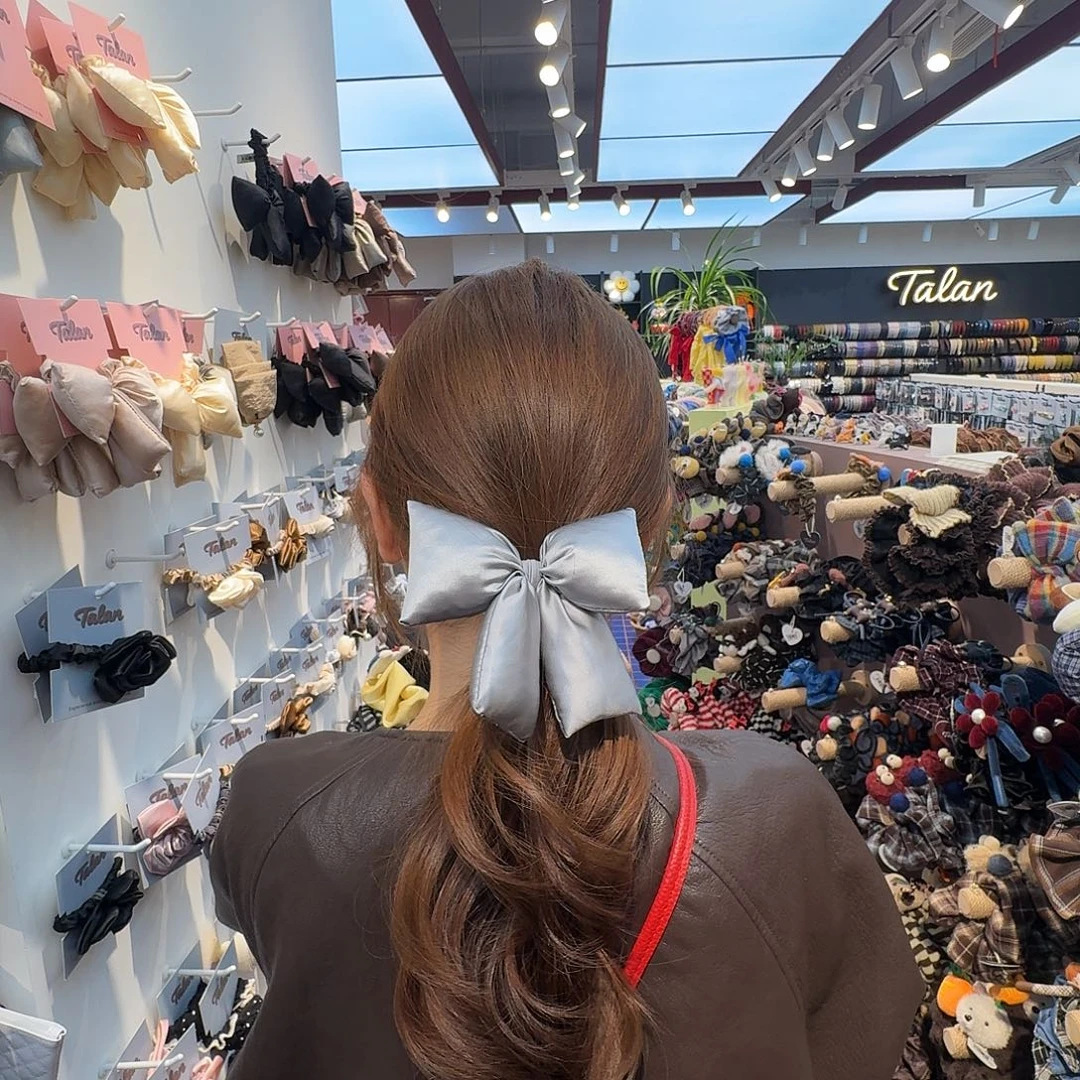 灰色蝴蝶结哦哦哦哦哦