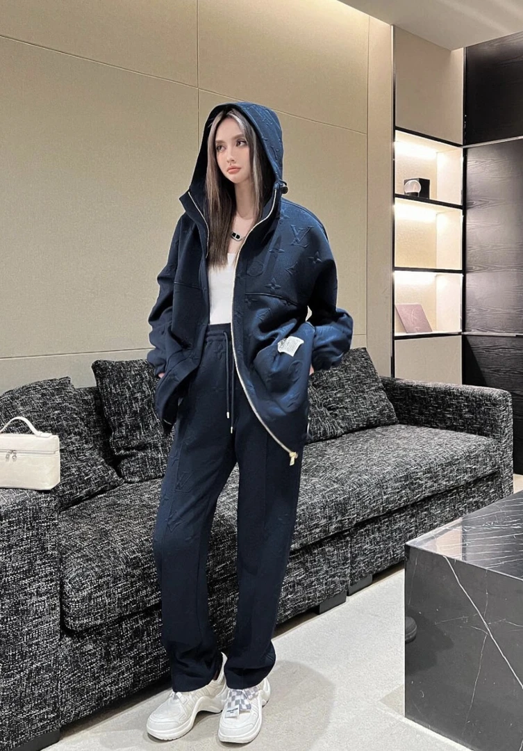 99新 LouisVuitton/路易威登 深蓝Monogram连帽夹克 m码 GM002237