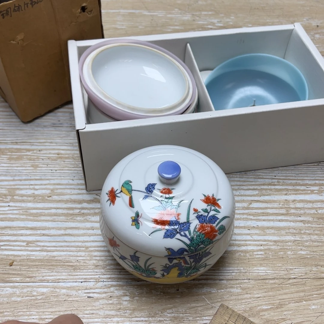 瓷片原**我密密麻麻地排列着一个