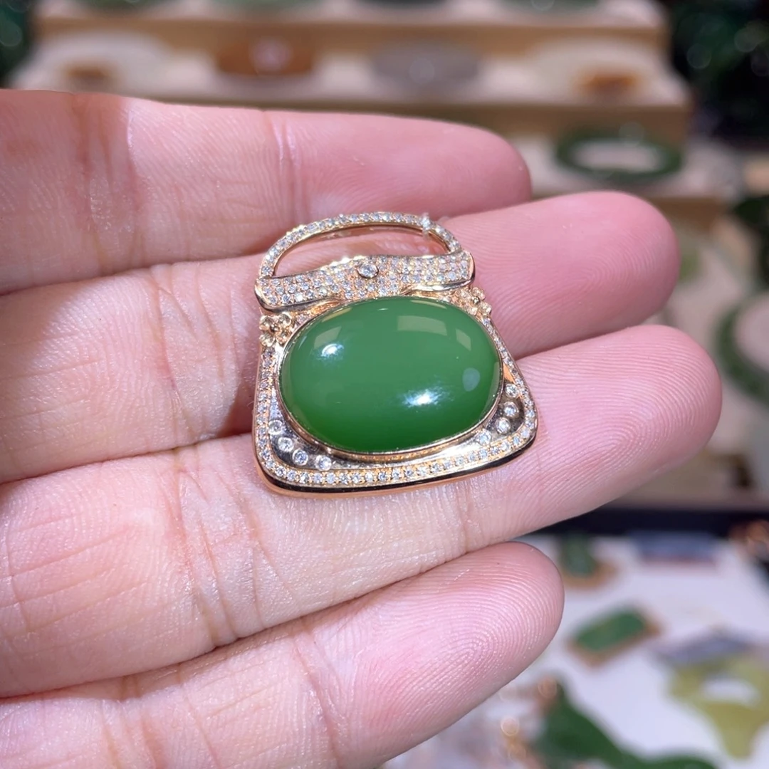 和田玉18K金镶嵌颈饰收藏级碧玉绿猫眼吊坠