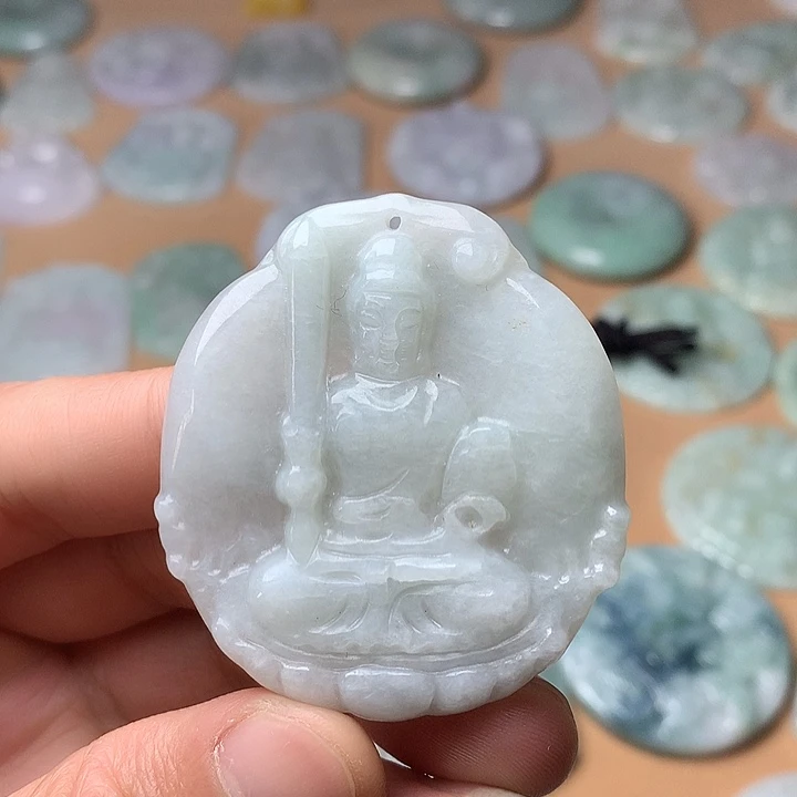 翡翠未镶嵌颈饰不动明王，包容