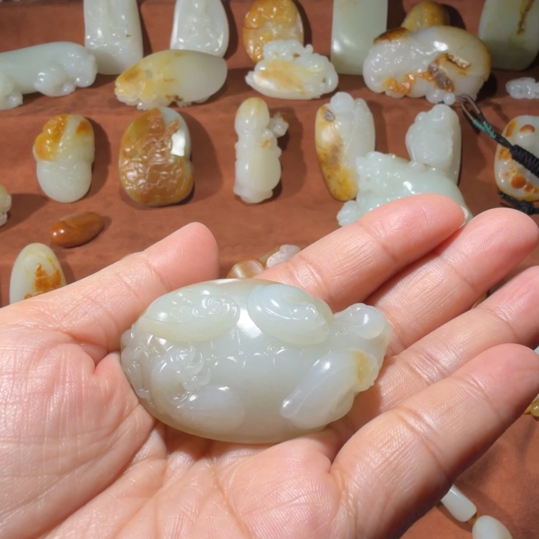 宁***生和田玉未镶嵌挂件