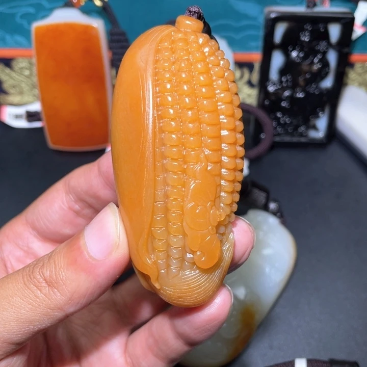 中***好和田玉未镶嵌颈饰