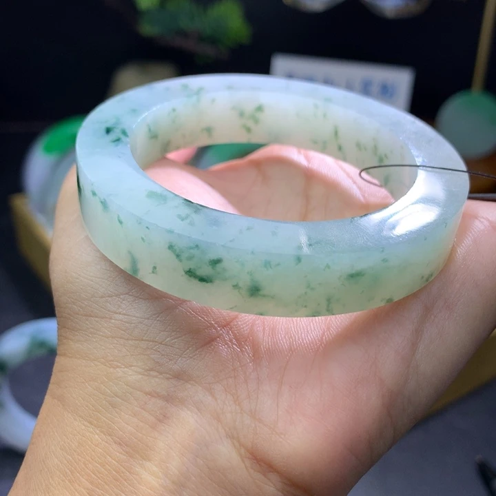 定制翡翠未镶嵌翡翠手镯
