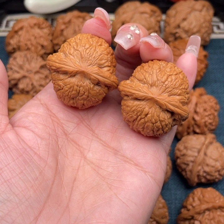 文玩核桃把件36全品边肚同尺乾隆磨，37克。