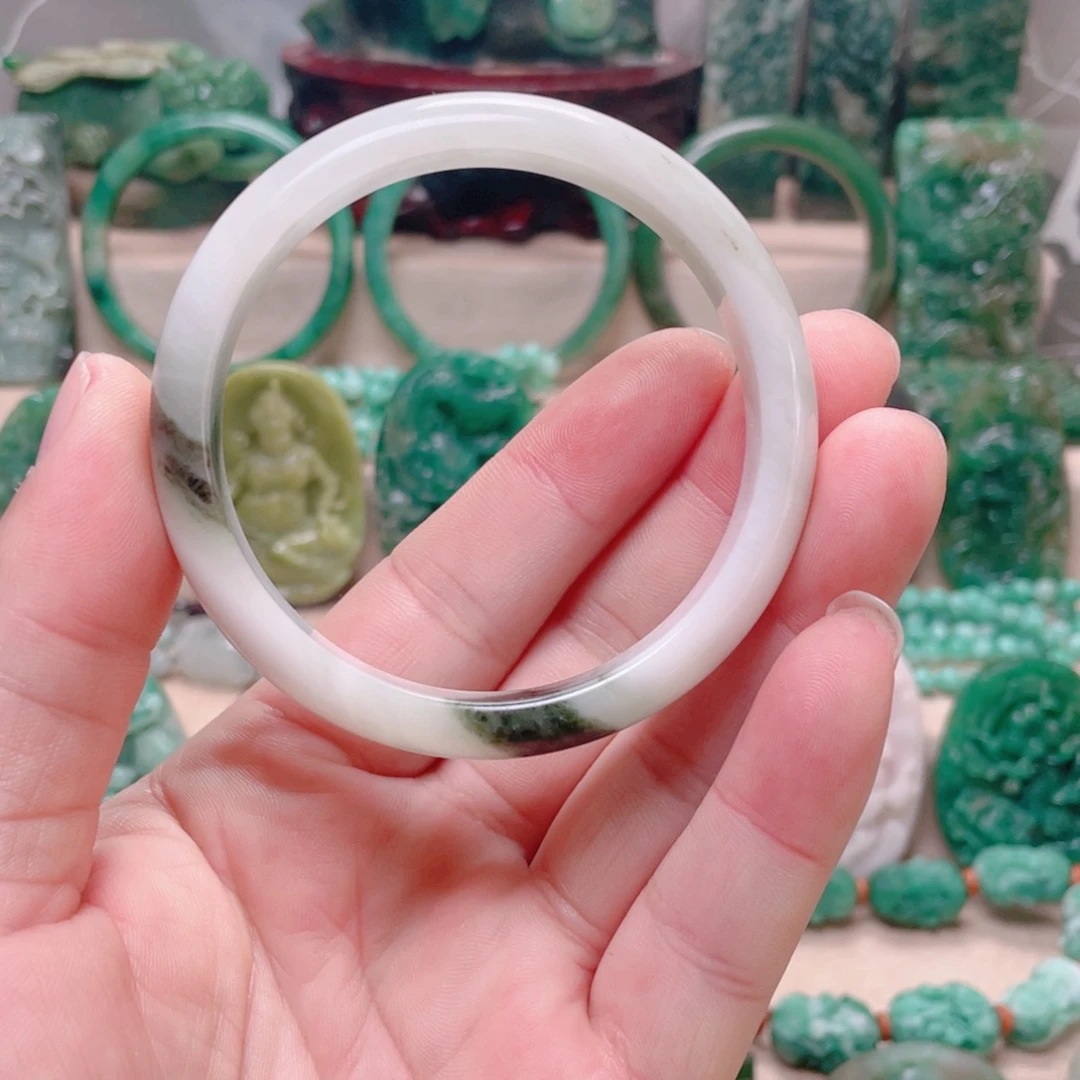 独山玉未镶嵌手镯