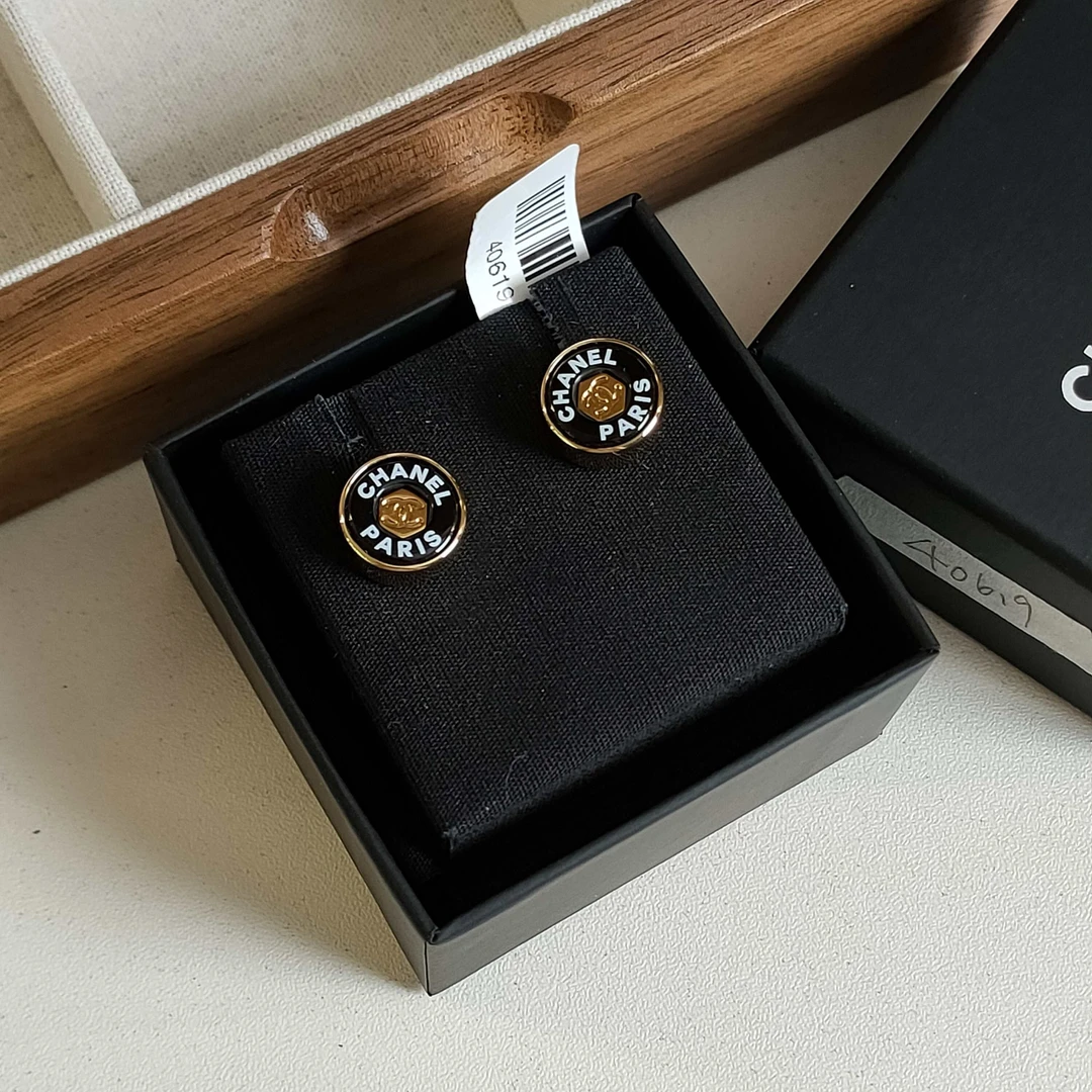 全新未使用 Chanel/香奈儿 Azul-24C黑金字母纽扣双C耳钉40619