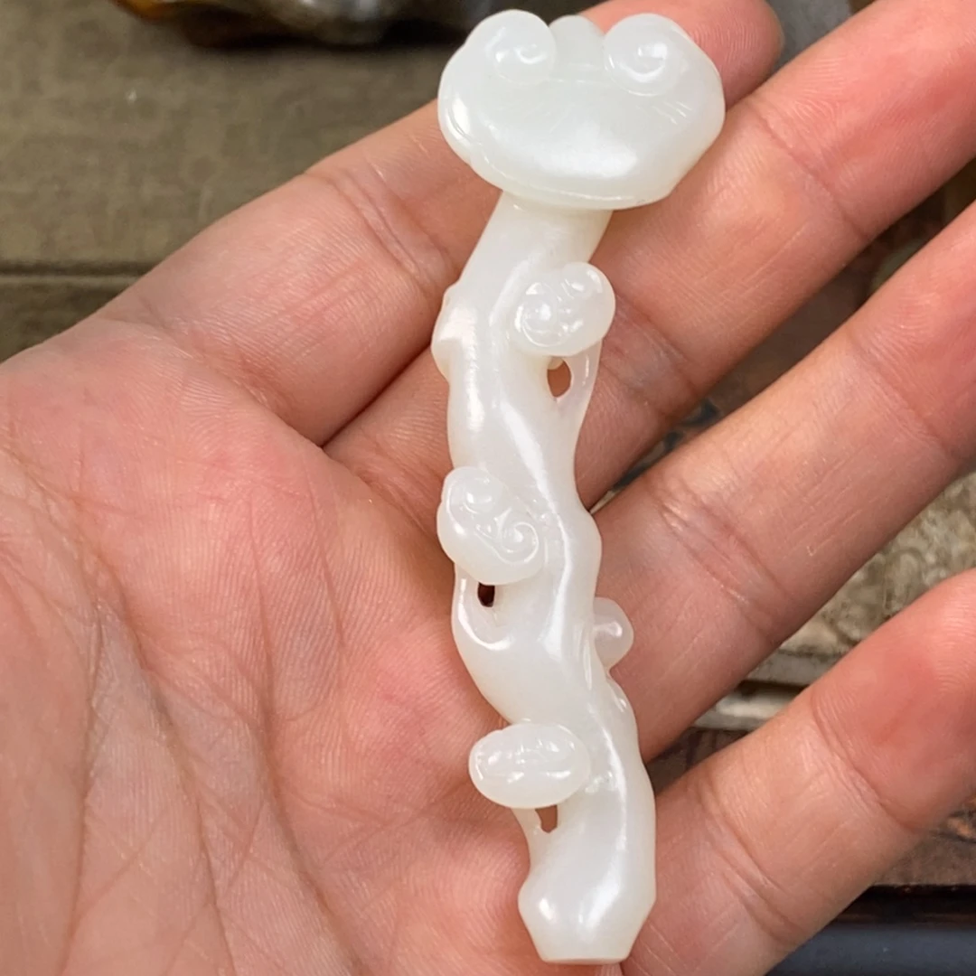 用***5非常精美得脖挂件