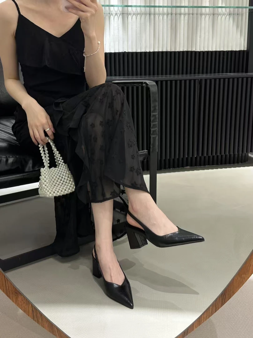 思途家法式尖头粗跟夏季单鞋