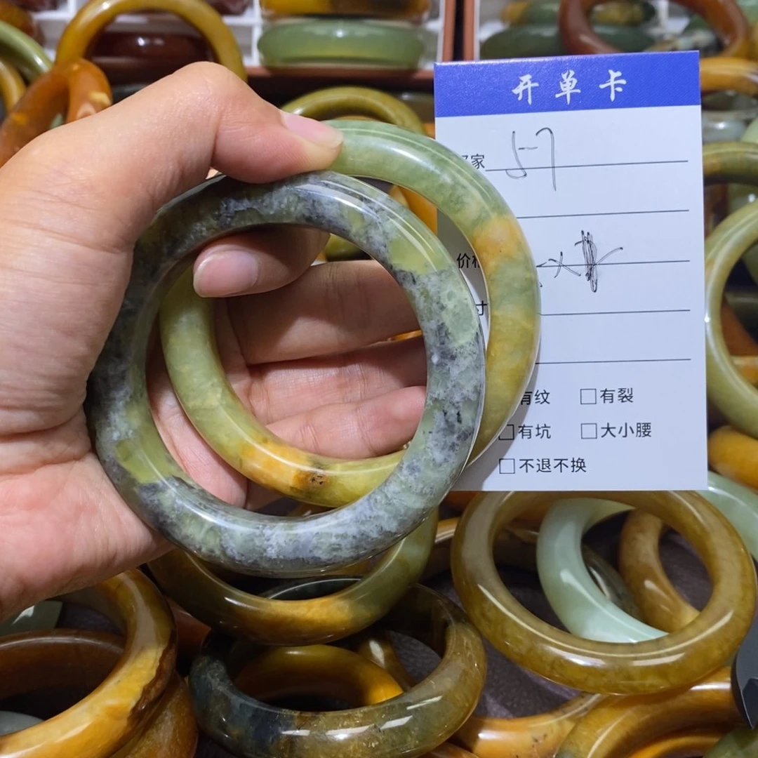 未镶嵌蛇纹石玉手镯こ****.