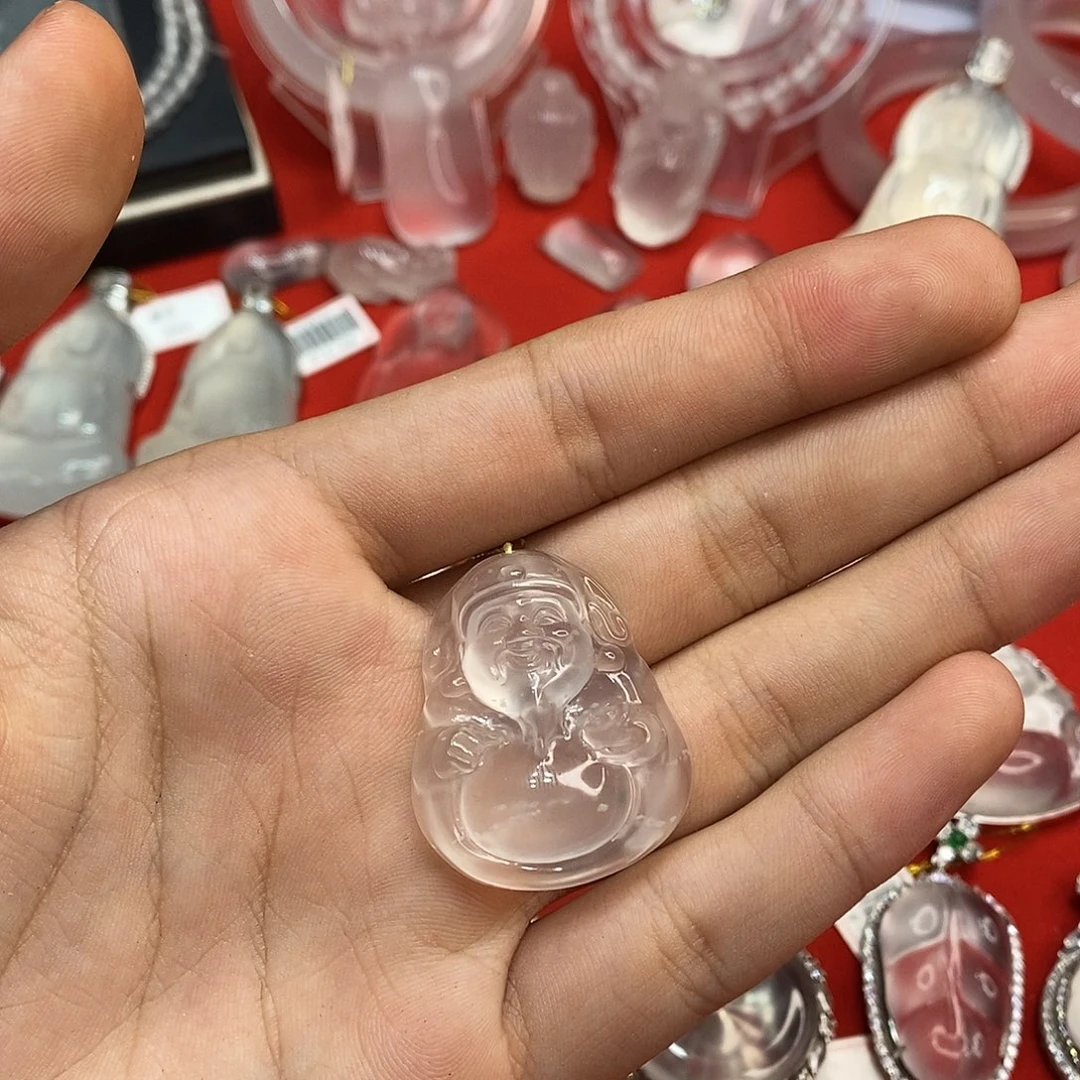 颈饰未镶嵌石英质玉