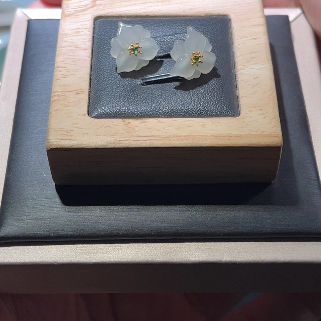 昕***禾和田玉银S925镶嵌珠宝半成品