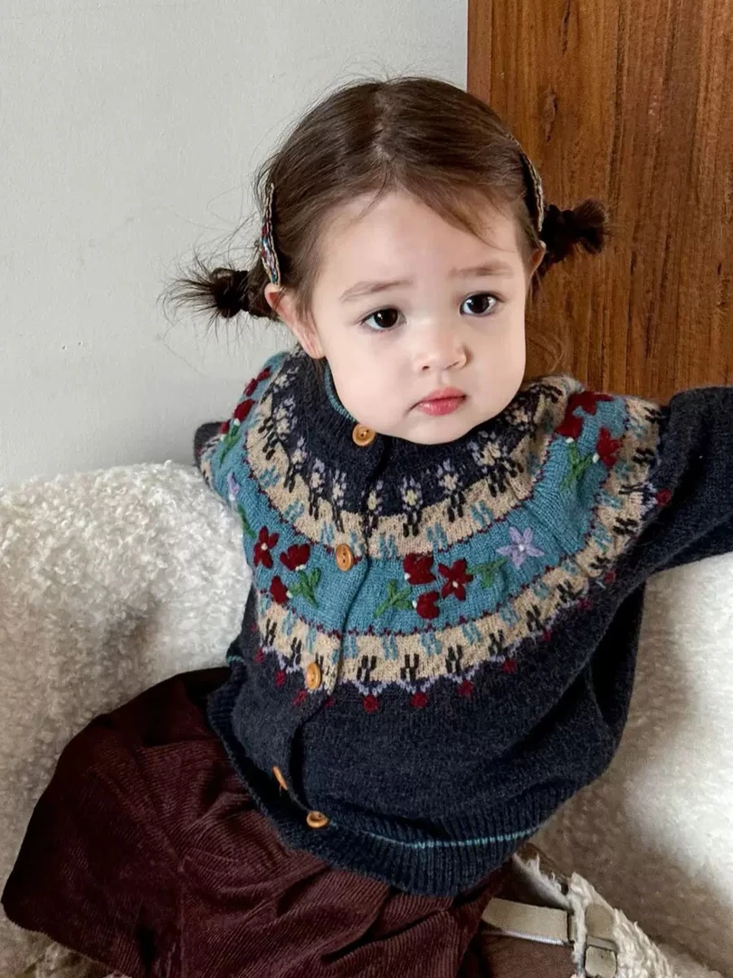 儿童冬季新款刺绣毛衣