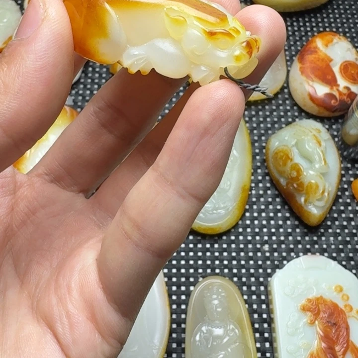 和田玉颈饰未镶嵌