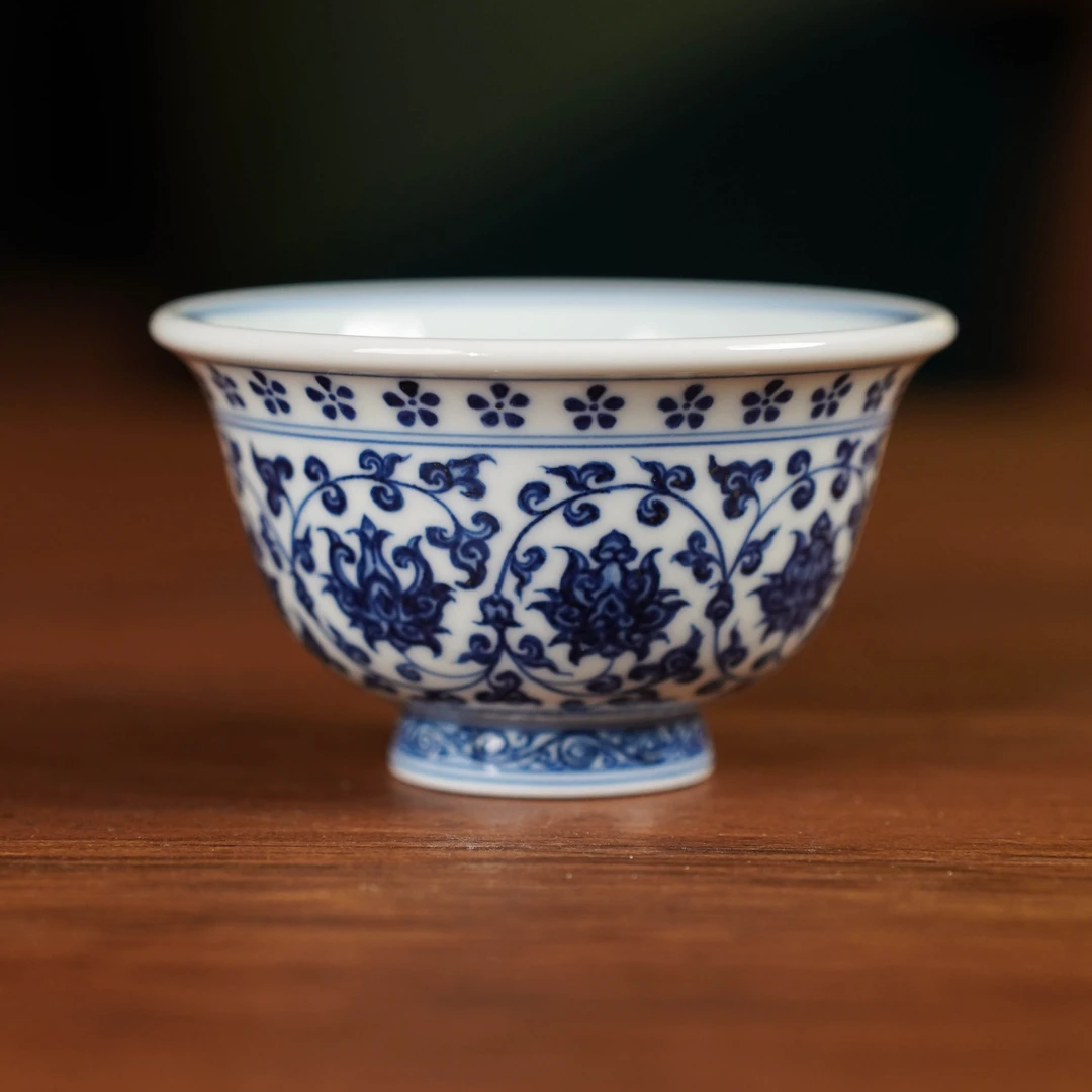 【景德镇瓷器】清玉堂手绘青花缠枝莲大号压手杯jd848