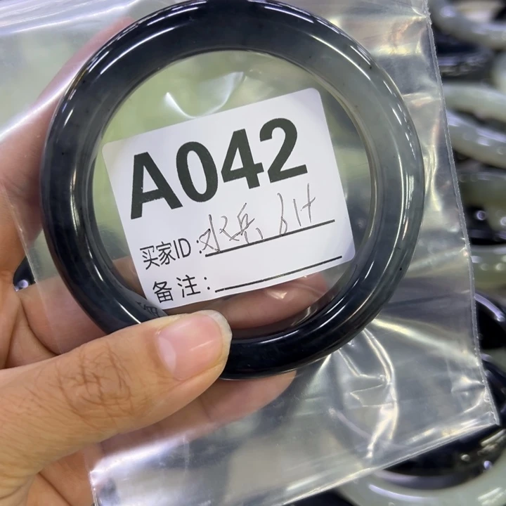 水***兵蛇纹石玉未镶嵌手镯