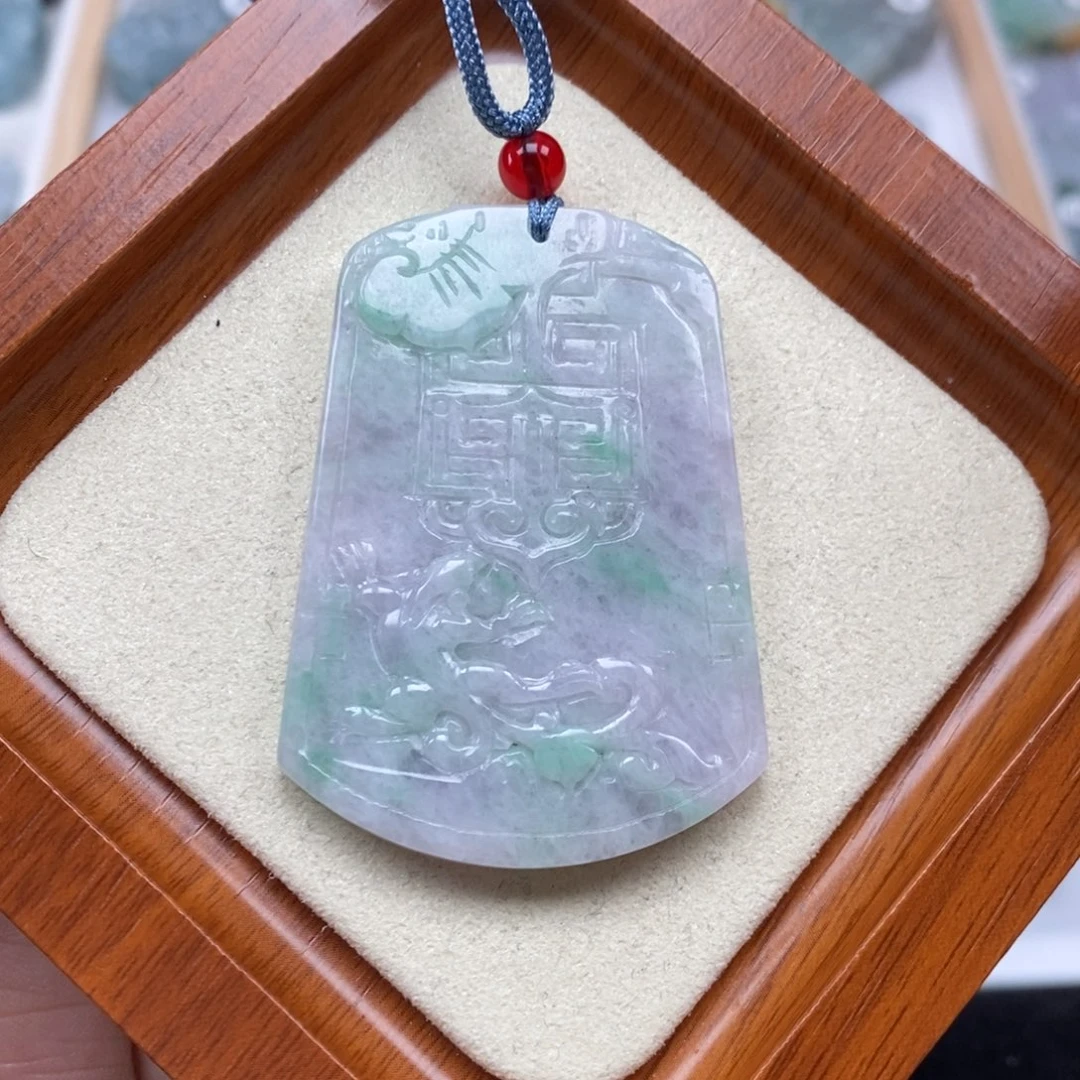 翡翠未镶嵌颈饰山水牌