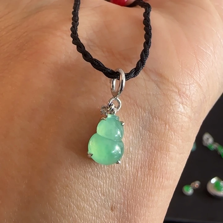 翡翠颈饰18K金镶嵌葫芦R