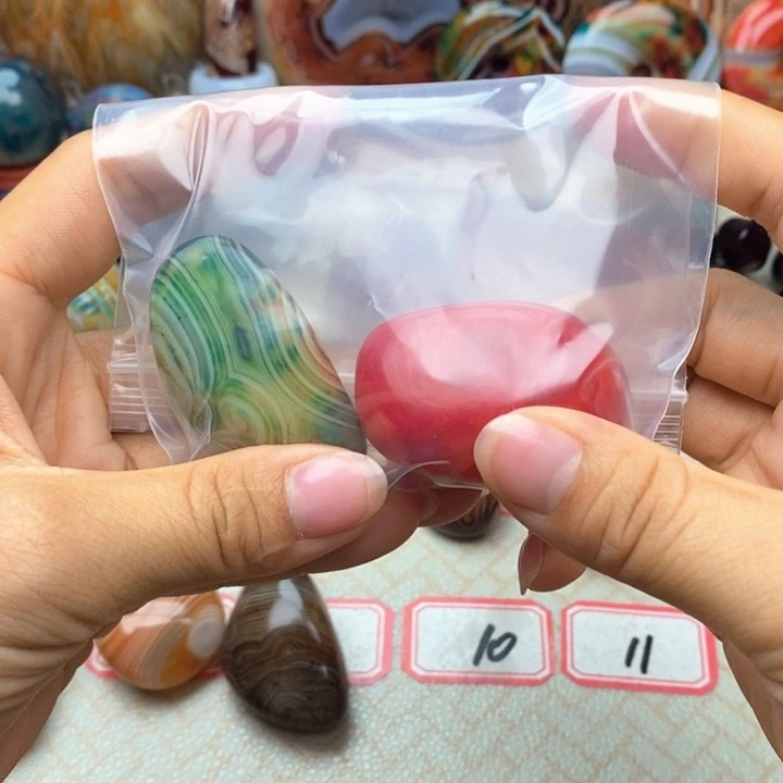 平***淡玛瑙/玉髓未镶嵌颈饰