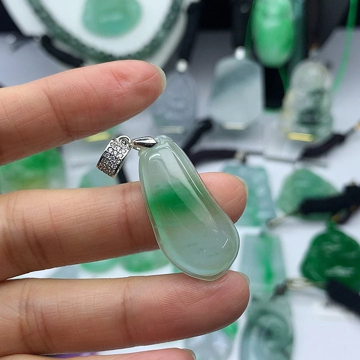 翡翠未镶嵌吊坠(赠链)