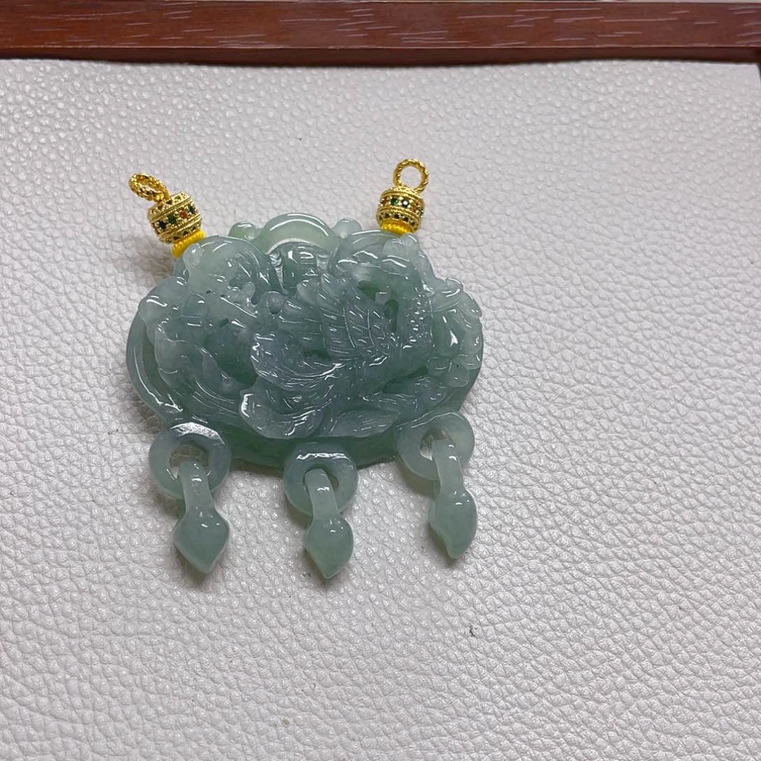 翡翠未镶嵌颈饰小锁